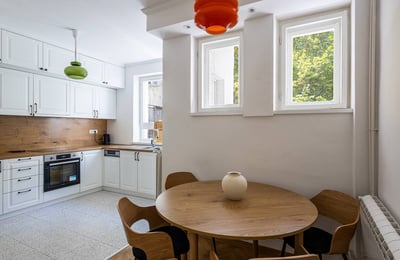 Rental of a bright 3-room apartment, 99 m², city center, Belgrade, Serbia